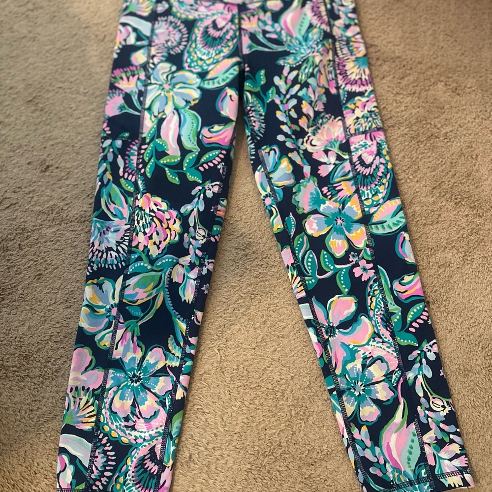 Lilly Pulitzer High Tide Navy Shes Got Sol leggings